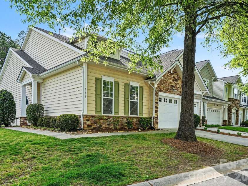 6005 Pale Moss Lane, Charlotte, NC 28269.  MLS# CAR4370980, YatesRealty ID 18613. 