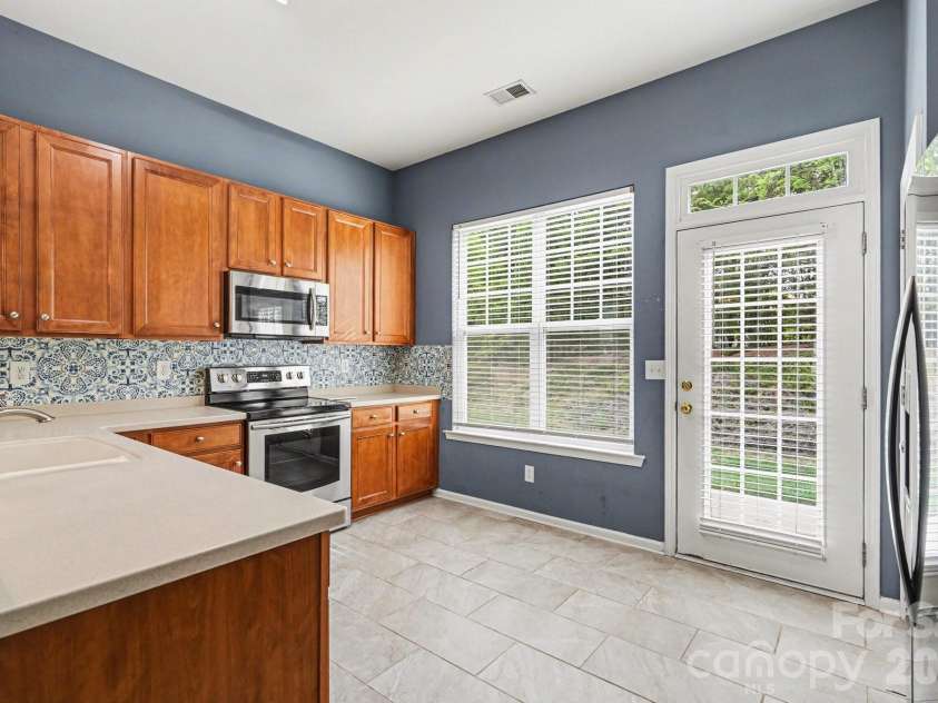 6005 Pale Moss Lane, Charlotte, NC 28269.  MLS# CAR4370980, YatesRealty ID 18613. 