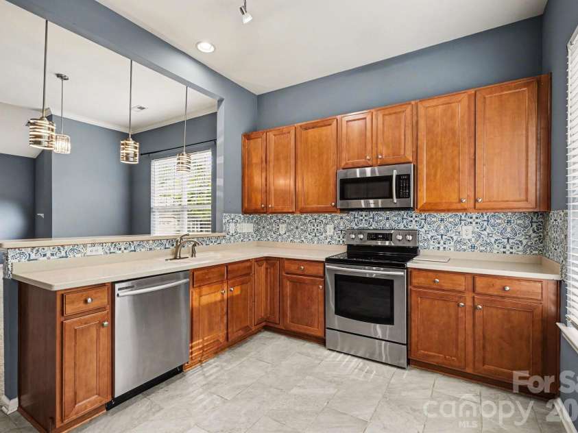 6005 Pale Moss Lane, Charlotte, NC 28269.  MLS# CAR4370980, YatesRealty ID 18613. 