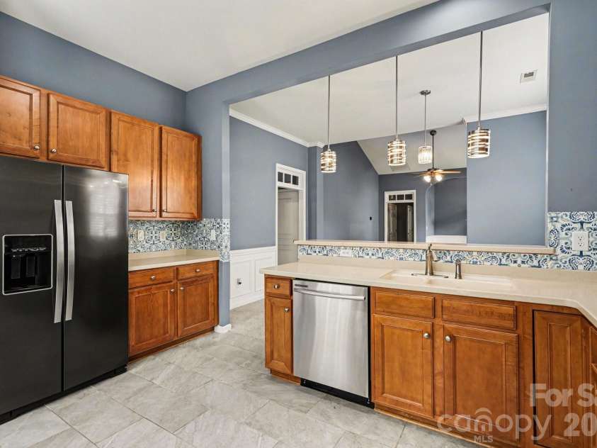 6005 Pale Moss Lane, Charlotte, NC 28269.  MLS# CAR4370980, YatesRealty ID 18613. 
