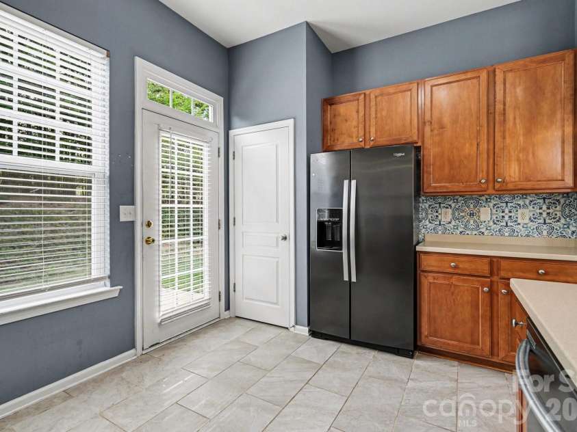 6005 Pale Moss Lane, Charlotte, NC 28269.  MLS# CAR4370980, YatesRealty ID 18613. 