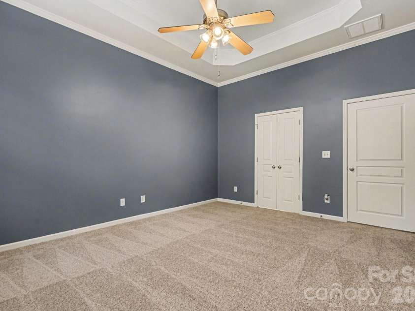 6005 Pale Moss Lane, Charlotte, NC 28269.  MLS# CAR4370980, YatesRealty ID 18613. 