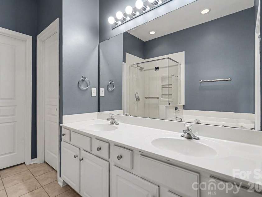 6005 Pale Moss Lane, Charlotte, NC 28269.  MLS# CAR4370980, YatesRealty ID 18613. 