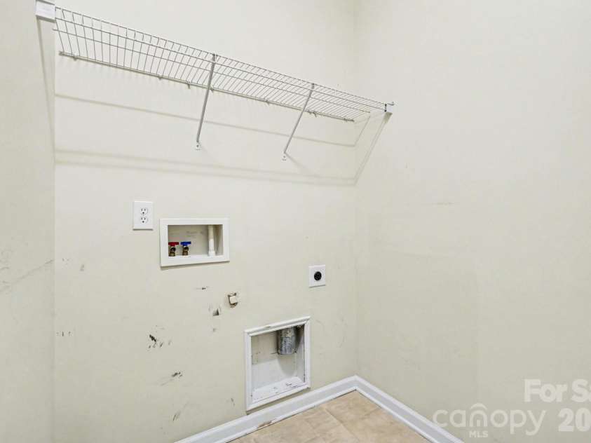 6005 Pale Moss Lane, Charlotte, NC 28269.  MLS# CAR4370980, YatesRealty ID 18613. 