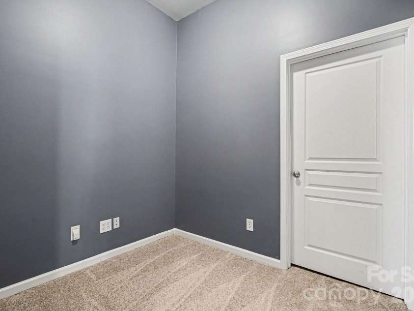 6005 Pale Moss Lane, Charlotte, NC 28269.  MLS# CAR4370980, YatesRealty ID 18613. 