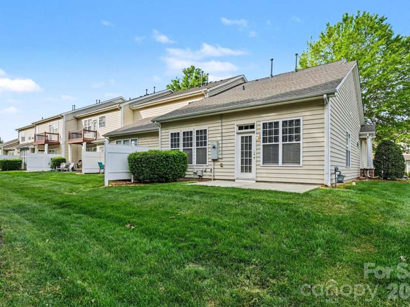 6005 Pale Moss Lane, Charlotte, NC 28269.  MLS# CAR4370980, YatesRealty ID 18613. 