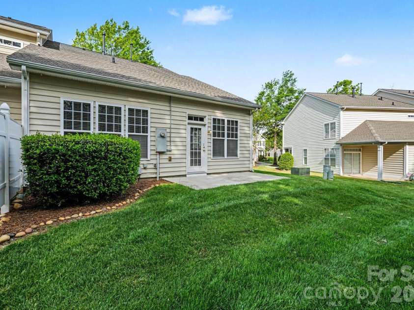 6005 Pale Moss Lane, Charlotte, NC 28269.  MLS# CAR4370980, YatesRealty ID 18613. 
