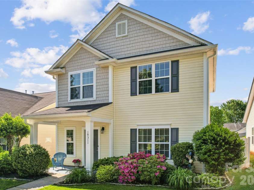 19311 Courtney Jae Lane, Cornelius, NC 28031.  MLS# CAR4371372, YatesRealty ID 18614. 