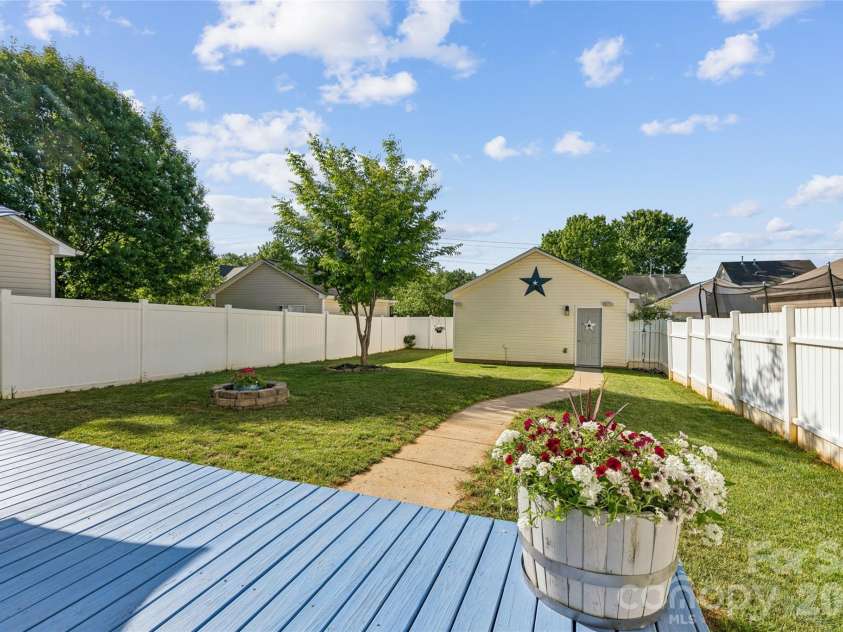 19311 Courtney Jae Lane, Cornelius, NC 28031.  MLS# CAR4371372, YatesRealty ID 18614. 