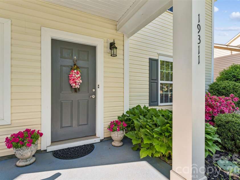 19311 Courtney Jae Lane, Cornelius, NC 28031.  MLS# CAR4371372, YatesRealty ID 18614. 