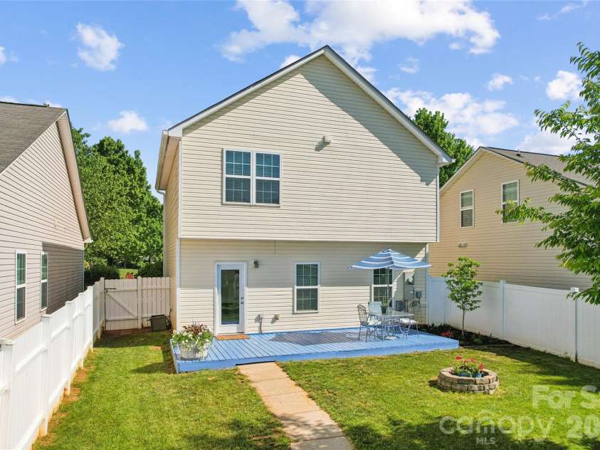 19311 Courtney Jae Lane, Cornelius, NC 28031.  MLS# CAR4371372, YatesRealty ID 18614. 