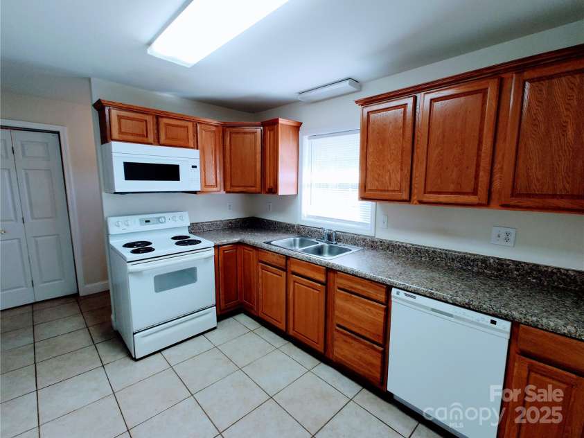 1806 Bringle Ferry Road, Salisbury, NC 28146.  MLS# CAR4225285, YatesRealty ID 18615. Kitchen