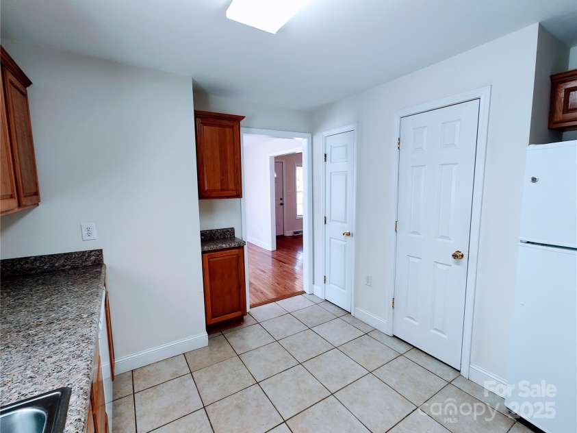 1806 Bringle Ferry Road, Salisbury, NC 28146.  MLS# CAR4225285, YatesRealty ID 18615. Kitchen