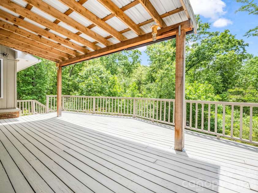 7 Hearthstone Lane, Landrum, SC 29356.  MLS# CAR4376609, YatesRealty ID 18615. 