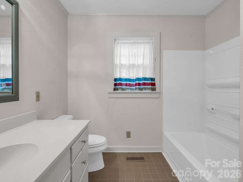 7 Hearthstone Lane, Landrum, SC 29356.  MLS# CAR4376609, YatesRealty ID 18615. 