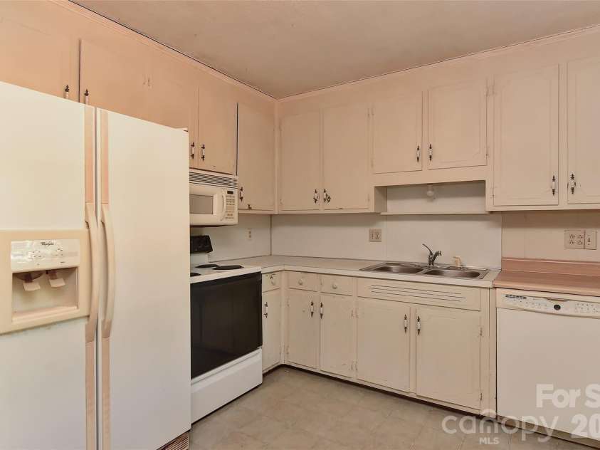 2513 Carroll Street, Monroe, NC 28110.  MLS# CAR4372651, YatesRealty ID 18616. 