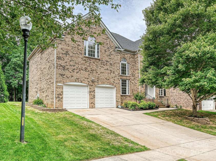 410 Deer Brush Lane, Waxhaw, NC 28173.  MLS# CAR4258859, YatesRealty ID 18616. Welcome to 410 Deer Brush Lane!