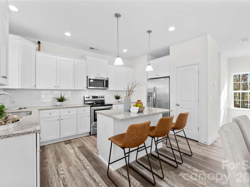 2016 Juniper Drive, Charlotte, NC 28269.  MLS# CAR4371291, YatesRealty ID 18617. Representation