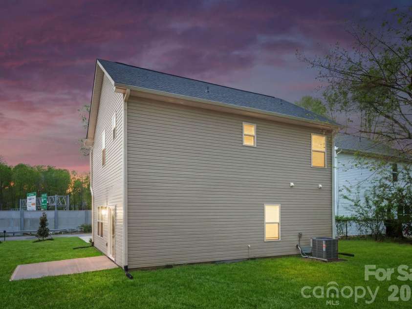 2016 Juniper Drive, Charlotte, NC 28269.  MLS# CAR4371291, YatesRealty ID 18617. Representation