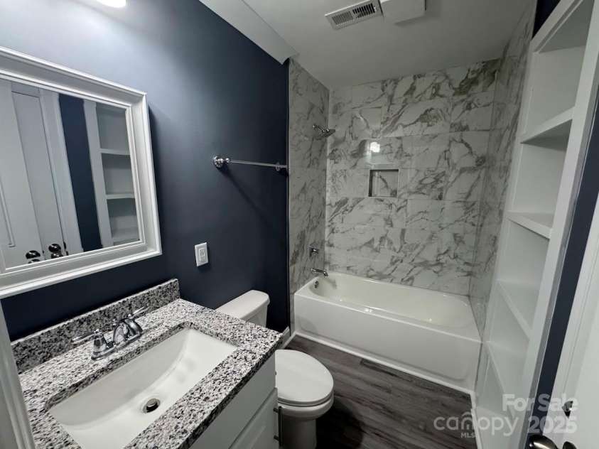 7310 Yorkville Court, Charlotte, NC 28273.  MLS# CAR4232395, YatesRealty ID 1862. Master Bedroom Bathroom