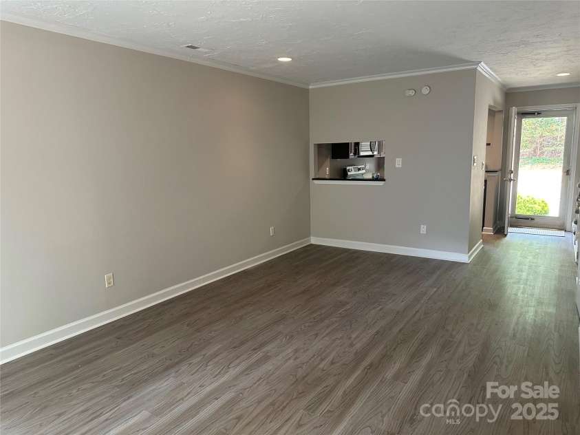 2958 Iron Gate Lane, Charlotte, NC 28212.  MLS# CAR4259508, YatesRealty ID 18620. 