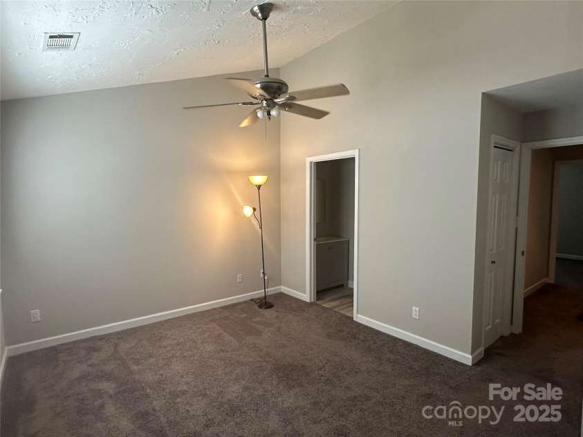2958 Iron Gate Lane, Charlotte, NC 28212.  MLS# CAR4259508, YatesRealty ID 18620. 