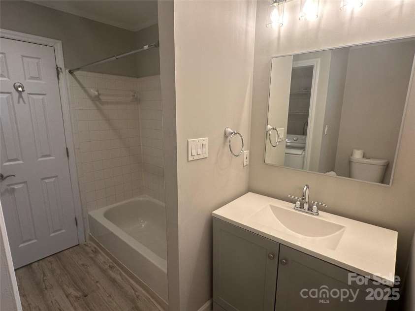 2958 Iron Gate Lane, Charlotte, NC 28212.  MLS# CAR4259508, YatesRealty ID 18620. 