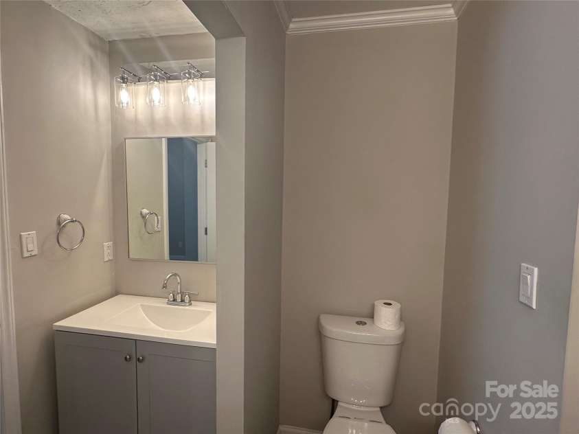 2958 Iron Gate Lane, Charlotte, NC 28212.  MLS# CAR4259508, YatesRealty ID 18620. 