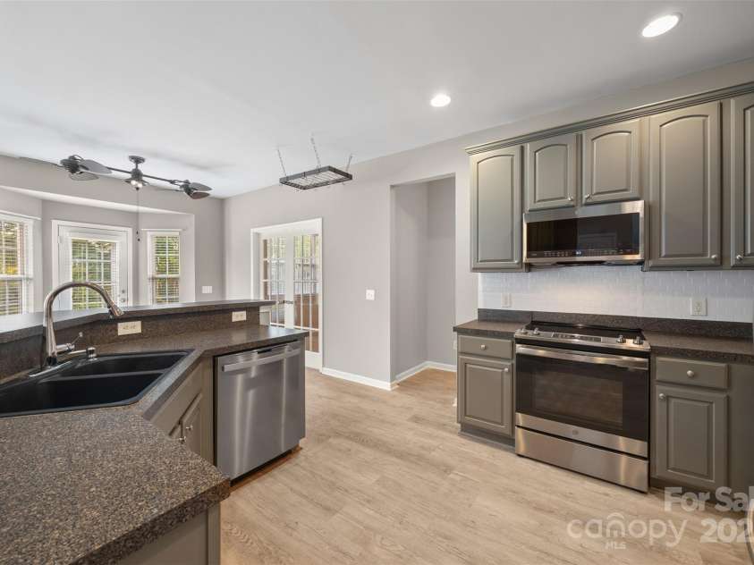 10933 Sedgemoor Lane, Charlotte, NC 28277.  MLS# CAR4231380, YatesRealty ID 18621. 