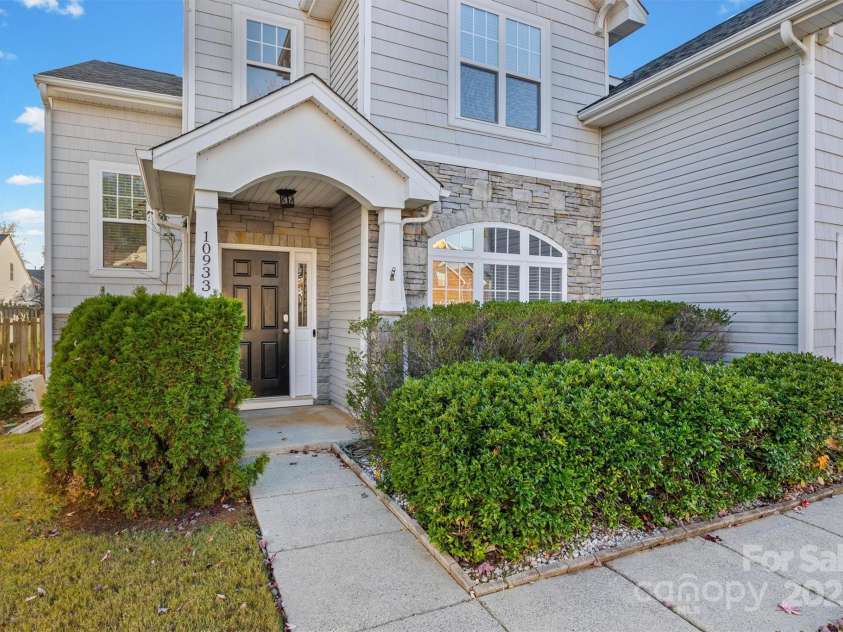 10933 Sedgemoor Lane, Charlotte, NC 28277.  MLS# CAR4319719, YatesRealty ID 18621. 