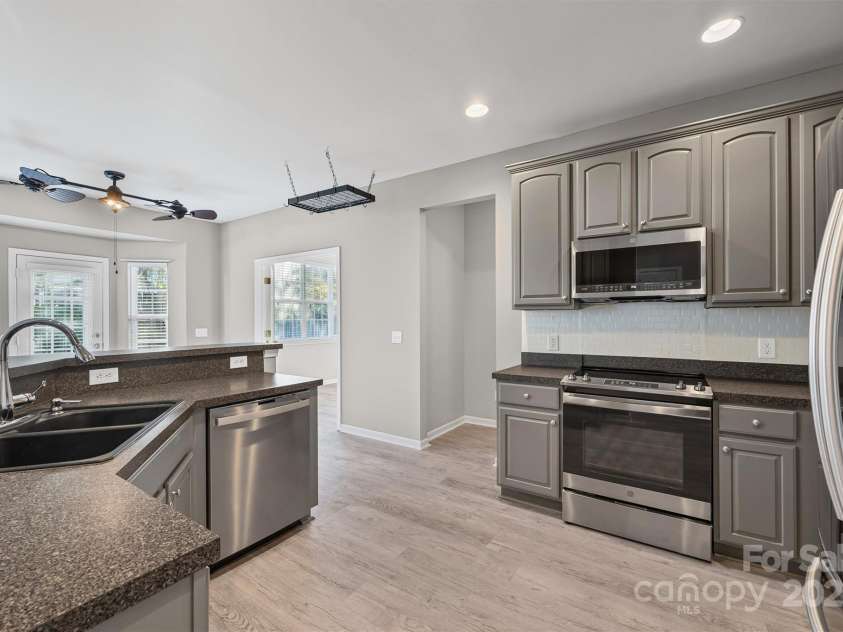 10933 Sedgemoor Lane, Charlotte, NC 28277.  MLS# CAR4319719, YatesRealty ID 18621. 