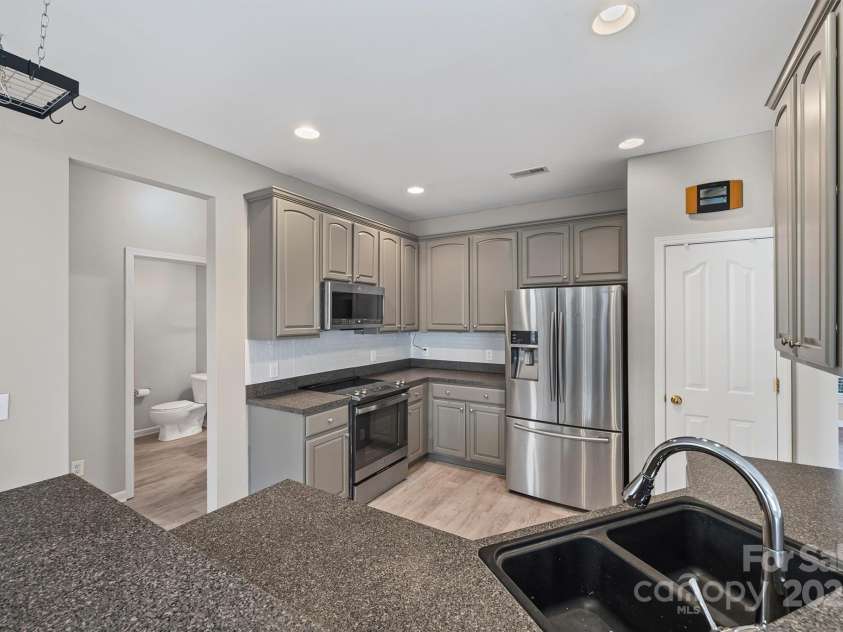 10933 Sedgemoor Lane, Charlotte, NC 28277.  MLS# CAR4319719, YatesRealty ID 18621. 