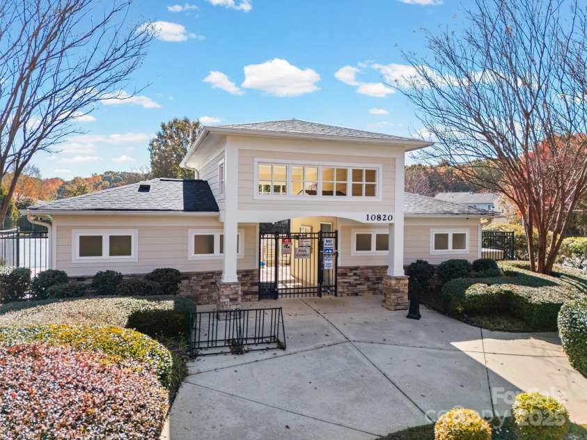 10933 Sedgemoor Lane, Charlotte, NC 28277.  MLS# CAR4319719, YatesRealty ID 18621. 