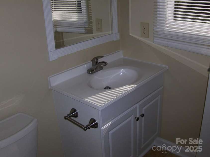 134 Crystal Circle, Mooresville, NC 28117.  MLS# CAR4263916, YatesRealty ID 18622. 