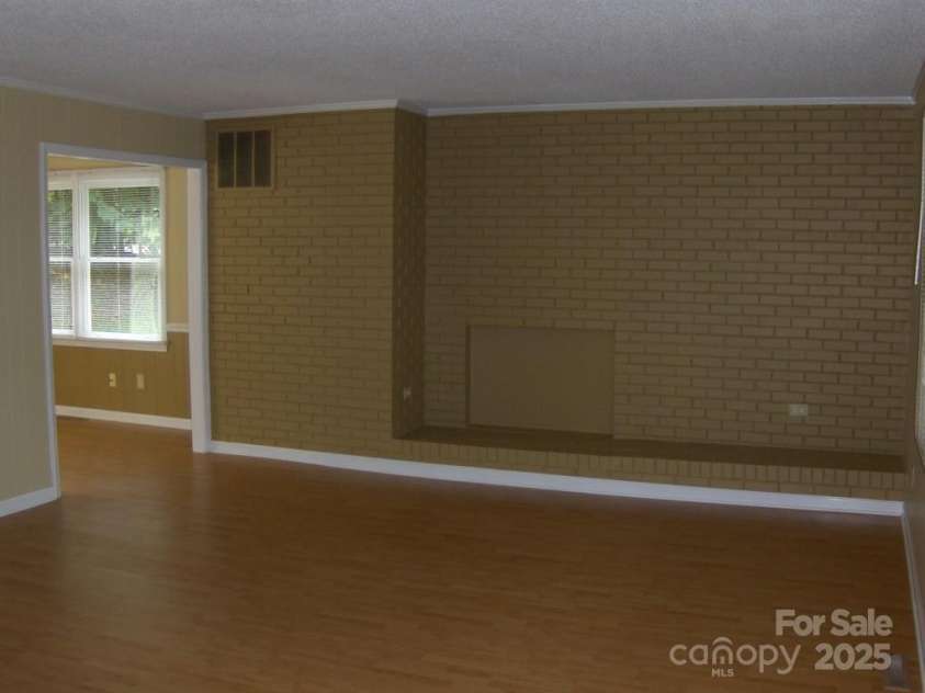 134 Crystal Circle, Mooresville, NC 28117.  MLS# CAR4263916, YatesRealty ID 18622. Living Room