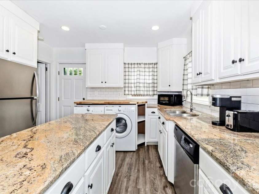 414 8th Avenue, Gastonia, NC 28054.  MLS# CAR4372732, YatesRealty ID 18624. 