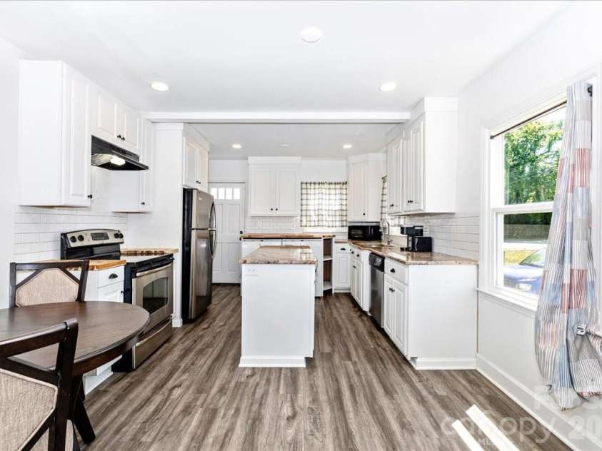 414 8th Avenue, Gastonia, NC 28054.  MLS# CAR4372732, YatesRealty ID 18624. 