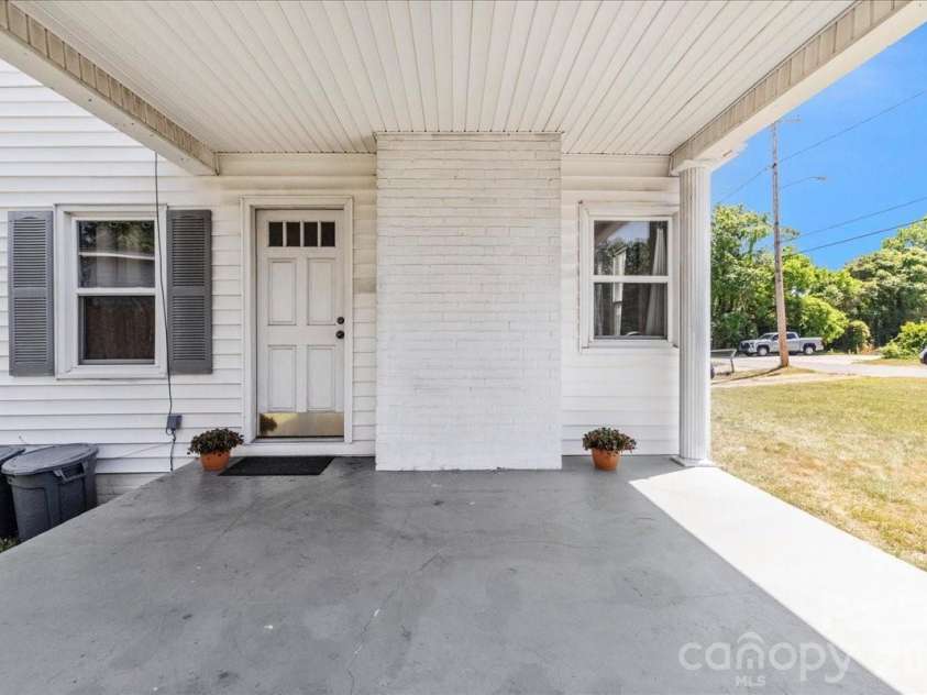 414 8th Avenue, Gastonia, NC 28054.  MLS# CAR4372732, YatesRealty ID 18624. 