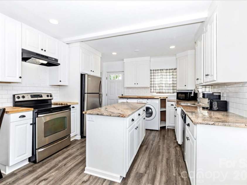 414 8th Avenue, Gastonia, NC 28054.  MLS# CAR4372732, YatesRealty ID 18624. 
