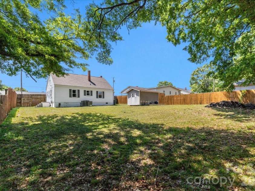 414 8th Avenue, Gastonia, NC 28054.  MLS# CAR4372732, YatesRealty ID 18624. 
