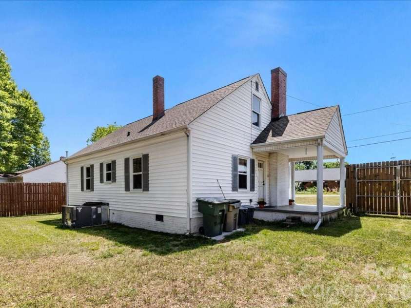 414 8th Avenue, Gastonia, NC 28054.  MLS# CAR4372732, YatesRealty ID 18624. 