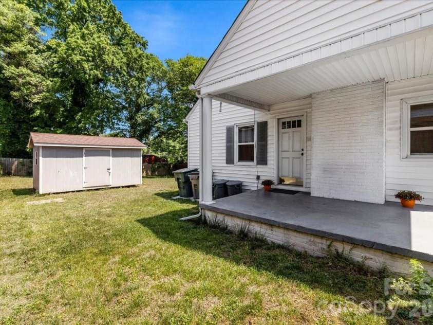 414 8th Avenue, Gastonia, NC 28054.  MLS# CAR4372732, YatesRealty ID 18624. 