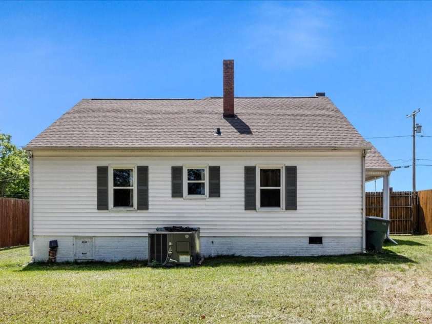 414 8th Avenue, Gastonia, NC 28054.  MLS# CAR4372732, YatesRealty ID 18624. 