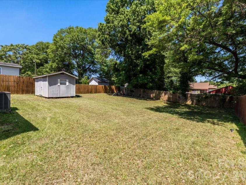 414 8th Avenue, Gastonia, NC 28054.  MLS# CAR4372732, YatesRealty ID 18624. 