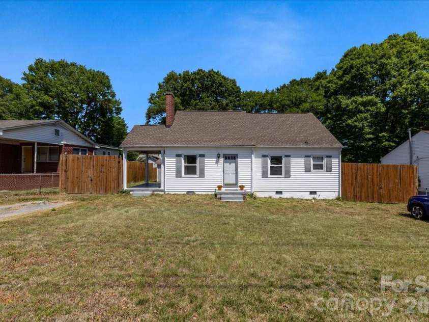 414 8th Avenue, Gastonia, NC 28054.  MLS# CAR4372732, YatesRealty ID 18624. 