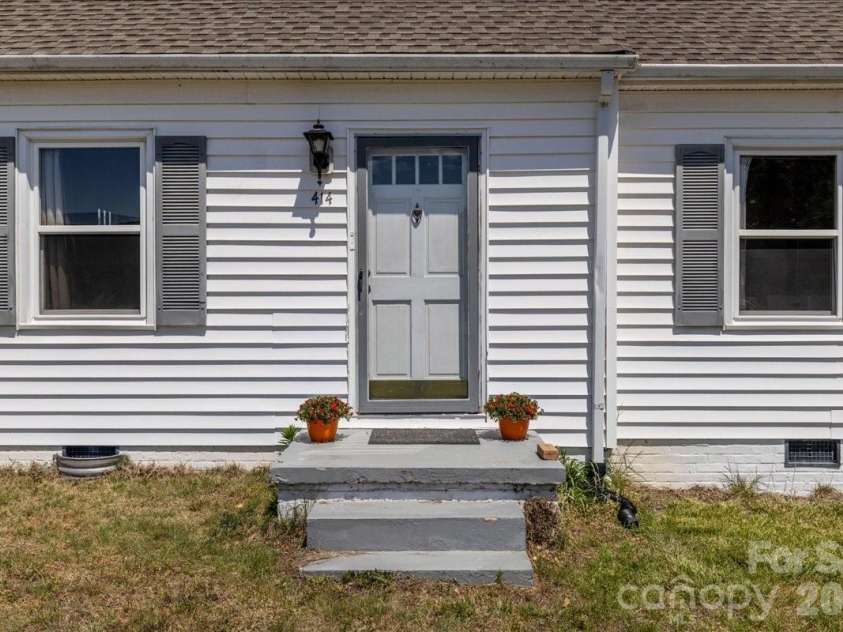 414 8th Avenue, Gastonia, NC 28054.  MLS# CAR4372732, YatesRealty ID 18624. 
