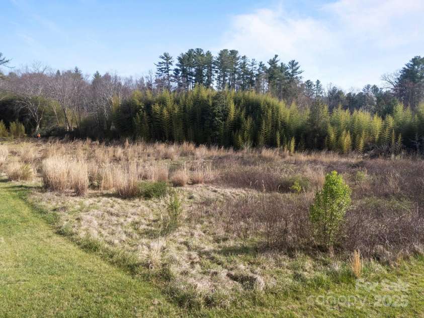 193 Montevilla Drive, Hendersonville, NC 28739.  MLS# CAR4242204, YatesRealty ID 18625. 