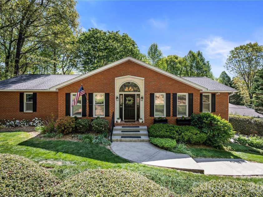 1801 Riverview Court, Hendersonville, NC 28739.  MLS# CAR4373353, YatesRealty ID 18626. 