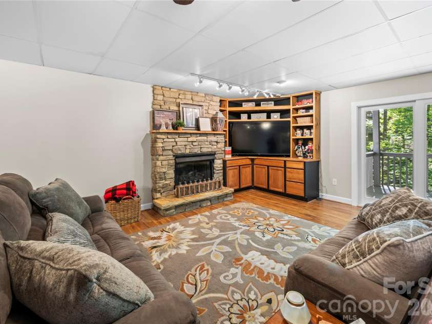 1801 Riverview Court, Hendersonville, NC 28739.  MLS# CAR4373353, YatesRealty ID 18626. 