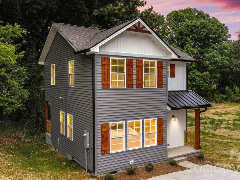 112 Hilltop Drive, Gastonia, NC 28054.  MLS# CAR4370883, YatesRealty ID 18629. 